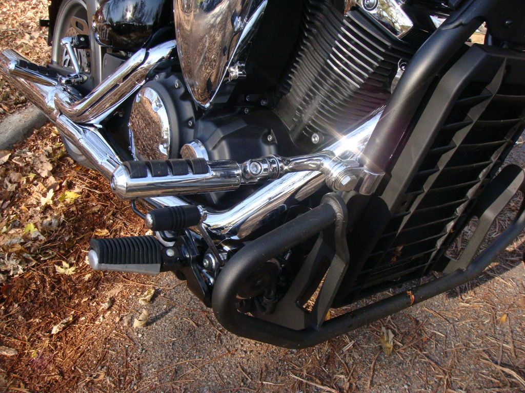 Highway pegs on frame Yamaha Star Stryker
